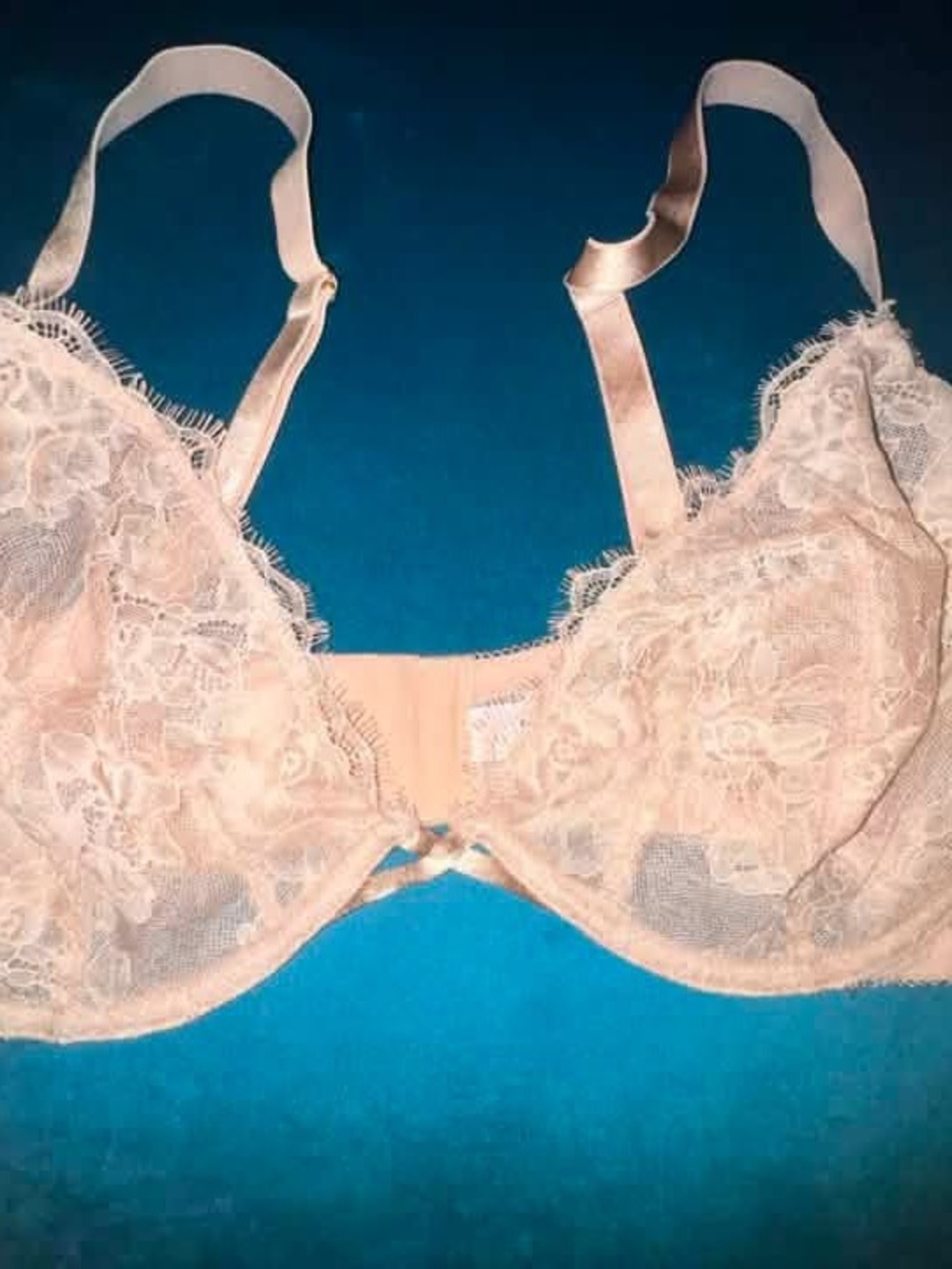 Victoria's Secret Lace Underwire Bra - Nude NWOT